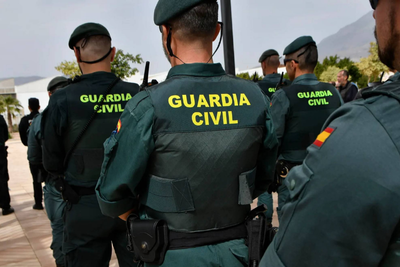 Opositores a policía nacional durante un entrenamiento especial de operaciones