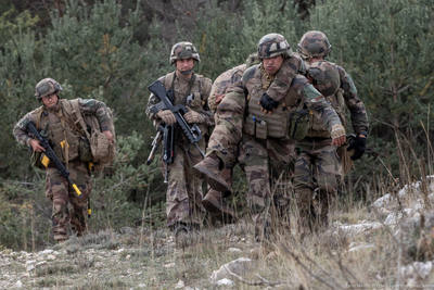 Opositores a la Legión Extranjera Francesa realizando un entrenamiento de operaciones especiales.